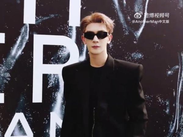 单手插兜心理学_为什么单手插兜让人更有气场