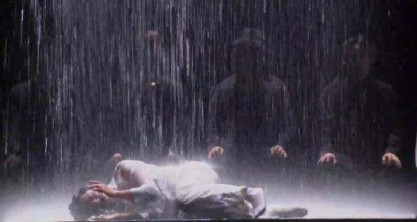 为什么淋雨会流泪_淋雨时如何释放情绪