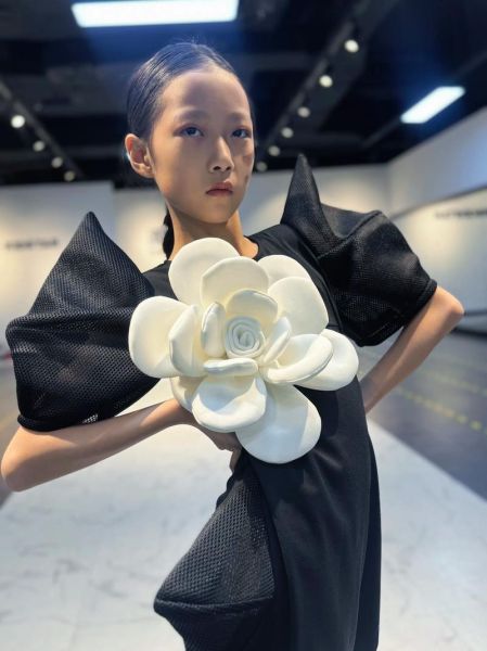 模特如何表现情绪_模特眼神训练方法